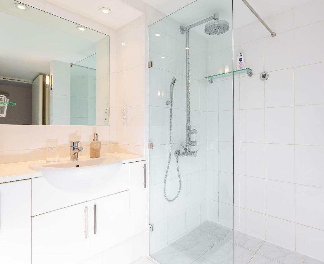 Apartment With Private Patio, And Park Across The Road (Adults Only) Лондон Экстерьер фото